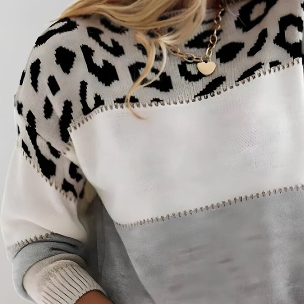 Pull léger Charlene Danoir Paris en motif léopard décontracté, gris, pour un style confortable et tendance.