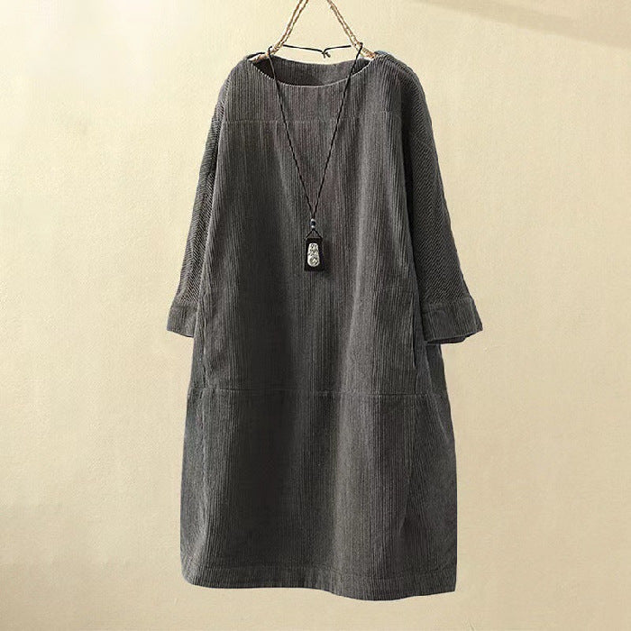 Yoni FR965 Danoir Paris en gris, style rétro chic, élégant et sophistiqué, avec détails en dentelle et coupe raffinée