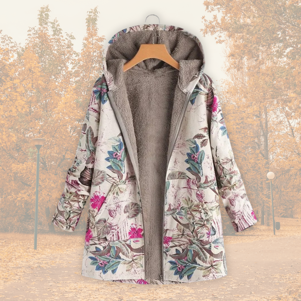 Veste chic et douillette Danoir Paris Camellia FR967 beige, coupe élégante avec col et poches visibles.