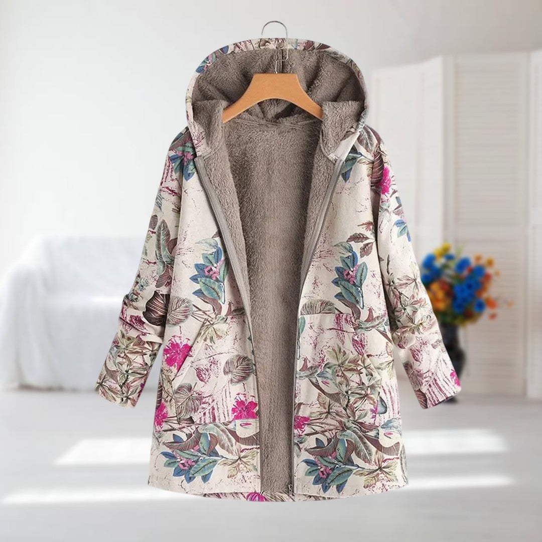 Veste chic et douillette Camellia FR967 de Danoir Paris en beige, veste élégante avec tissu doux et sophistiqué.