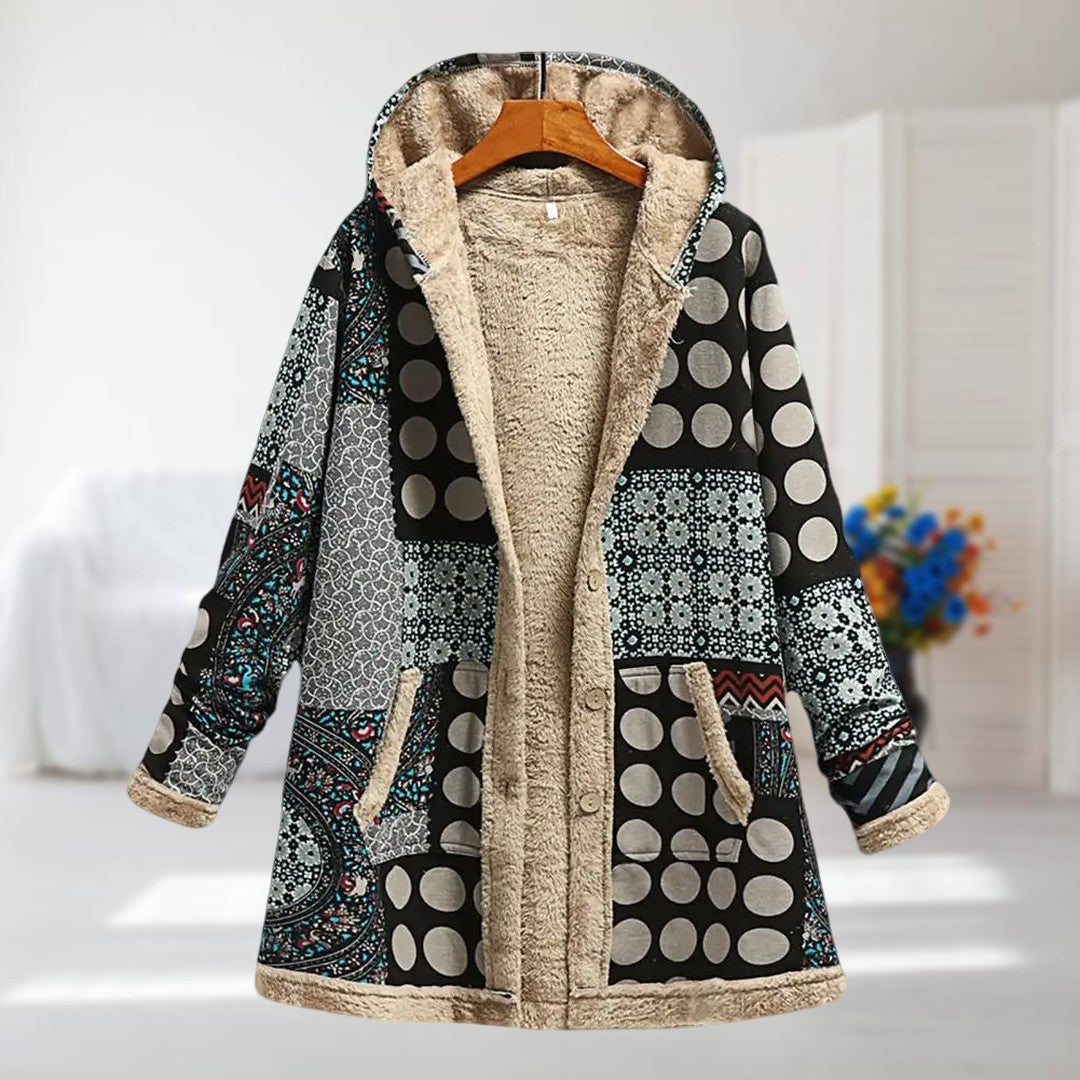 Veste beige Danoir Paris FR967 Camellia, chic et douillette, visible avec col élégant et tissu doux.
