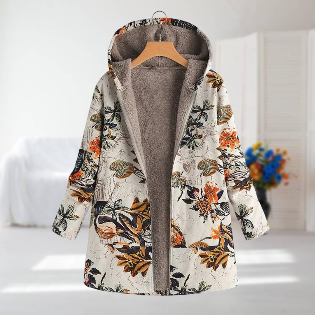 Veste chic et douillette Camellia Danoir Paris en beige, coupe élégante, parfaite pour un style sophistiqué et confortable.