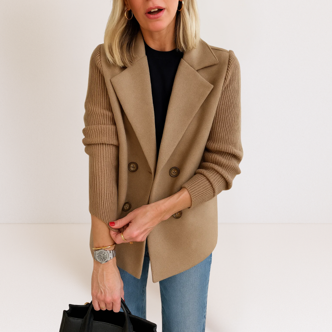 Veste élégante en tricot rose Martine Danoir Paris, style moderne, coupe ajustée, détail en tricot fin, pour femme.