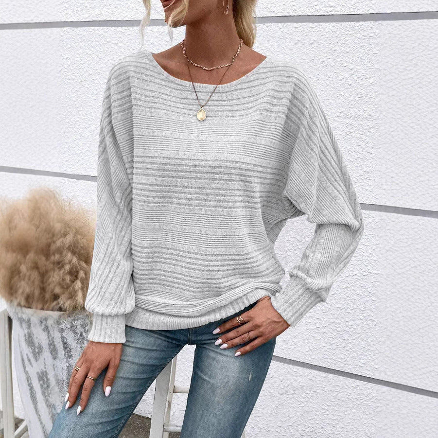 Pull décontracté élégant Danoir Paris FR970 en gris, porté par un mannequin, tissu doux et coupe moderne.