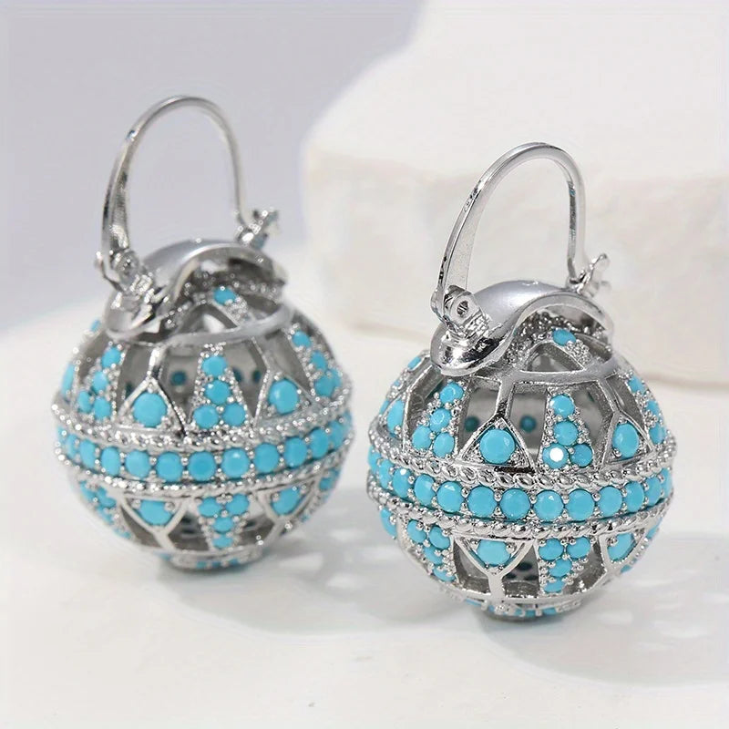 Boucles d'oreilles Mandala dorées en turquoise de Danoir Paris, design élégant et détaillé pour un style sophistiqué.