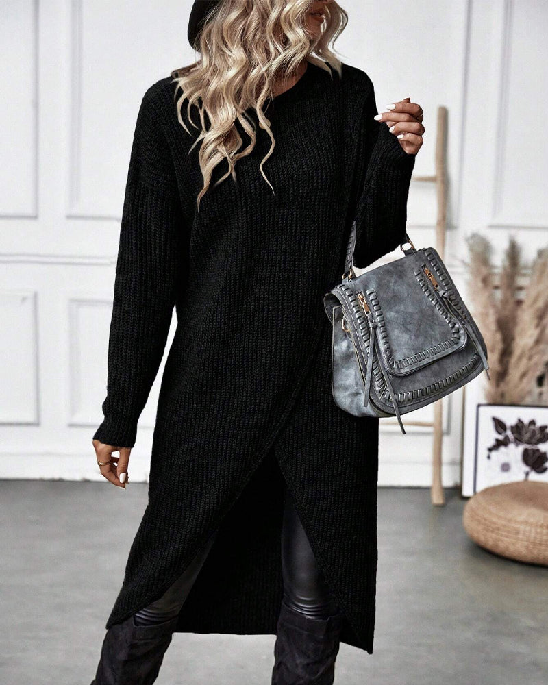 Pull long élégant Danoir Paris Brigit en gris, doux et confortable, porté avec col rond et manches longues.