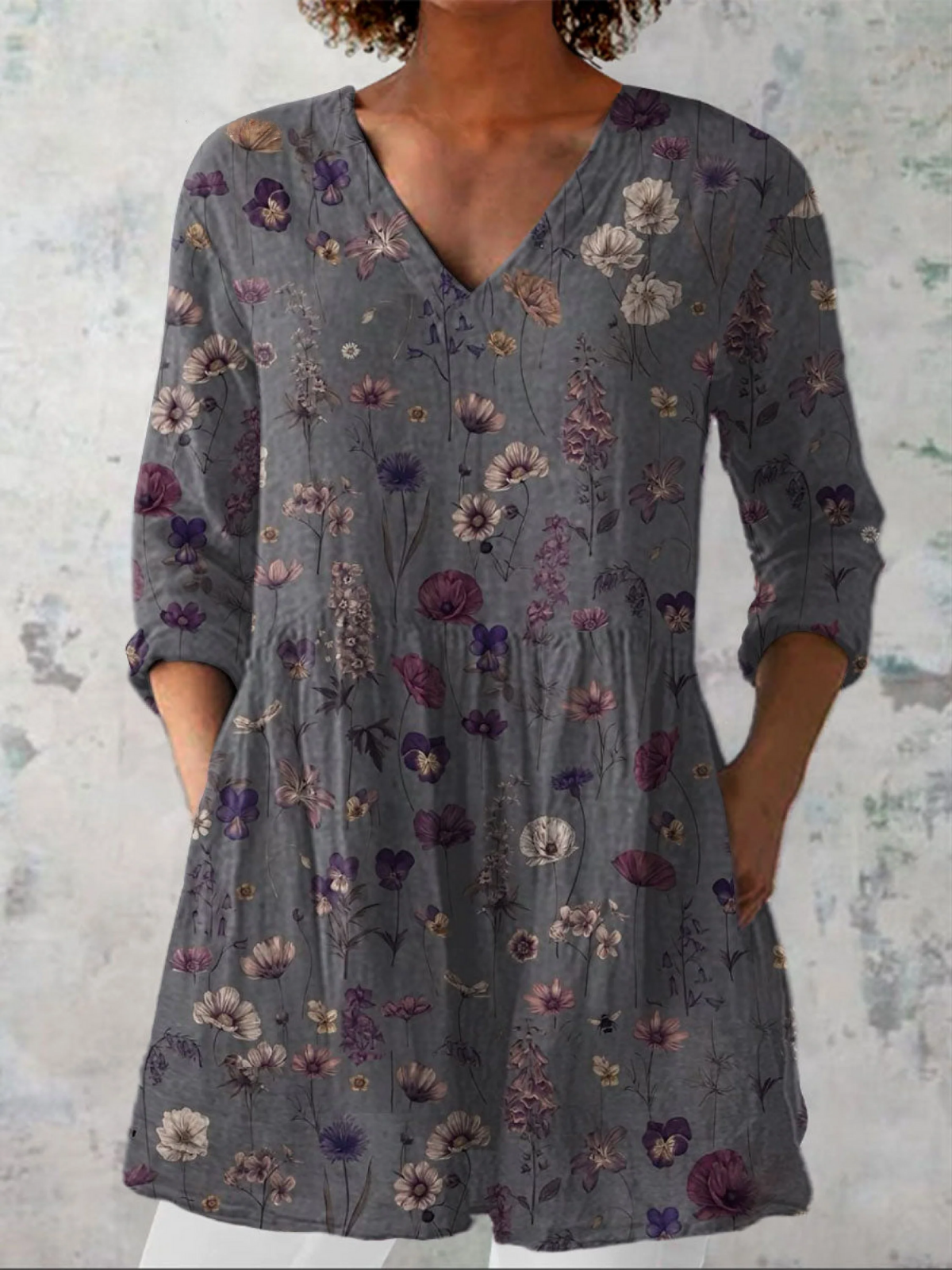 Blouse à manches longues Audrey de Danoir Paris, gris, avec décolleté en V, élégante et confortable pour femme.
