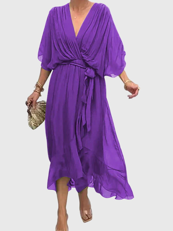 Robe élégante Bethany verte de Danoir Paris, coupe fluide et détails sophistiqués, portée en vue de face.