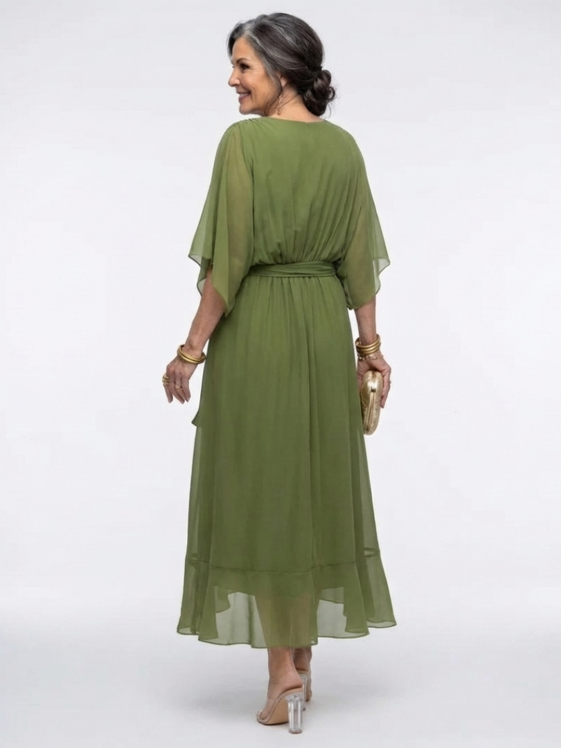 Robe midi drapée verte Danoir Paris Elysia avec décolleté en V et ceinture à la taille, élégante et fluide.