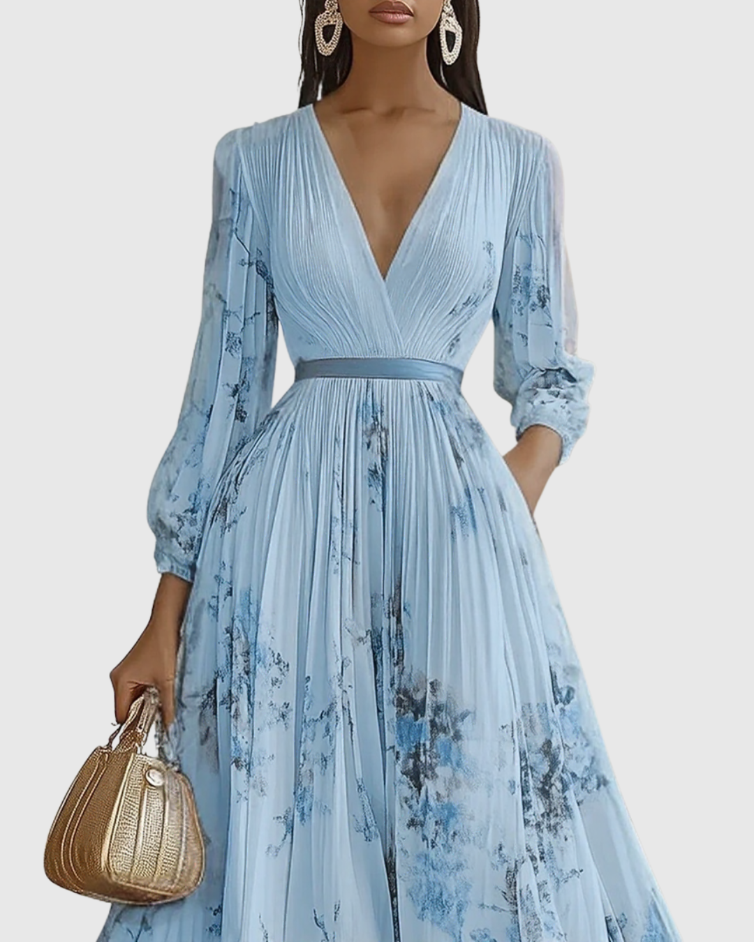 Robe maxi plissée élégante Rowella de Danoir Paris en vert, vue de face avec détails des plis sophistiqués.
