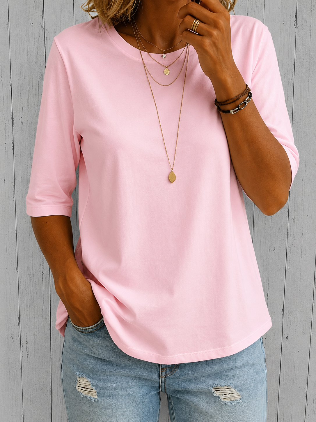 T-shirt gris Danoir Paris Calvera Comfort Coverage, coupe classique, tissu doux et confortable pour un look décontracté.