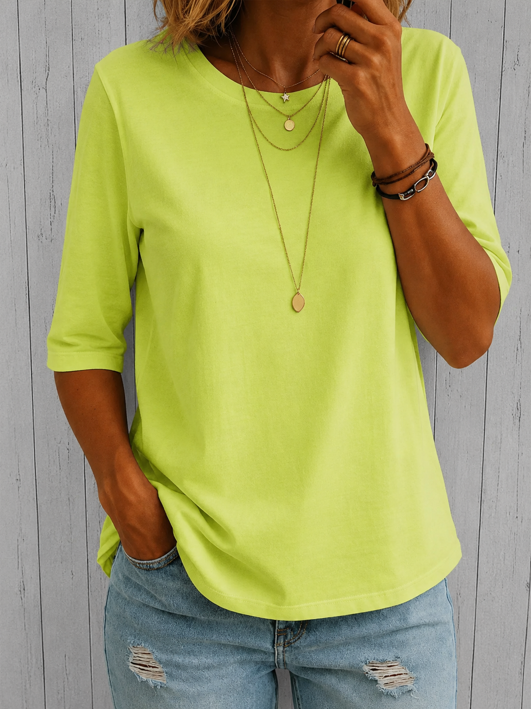 T-shirt gris Danoir Paris Calvera Comfort Coverage, coton doux, coupe ajustée, vue de face sur fond blanc