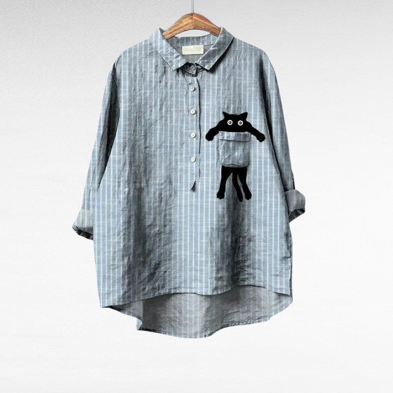 Blouse d'été en lin gris de la marque Chloé par Danoir Paris, élégante et légère, portée sur un fond neutre.
