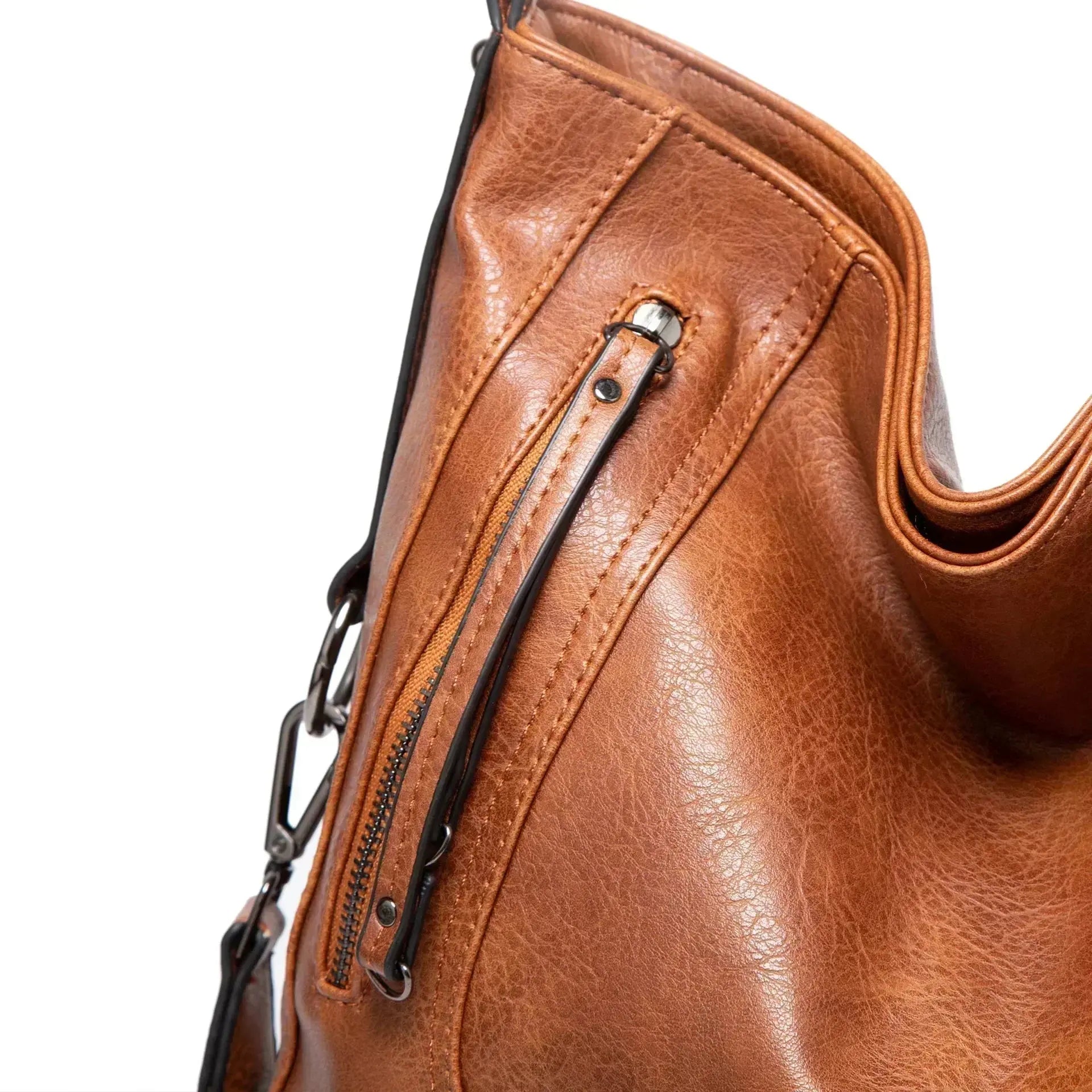 Sac élégant quotidien Danoir Paris Nora en gris, en cuir synthétique, avec poignées et compartiments spacieux.
