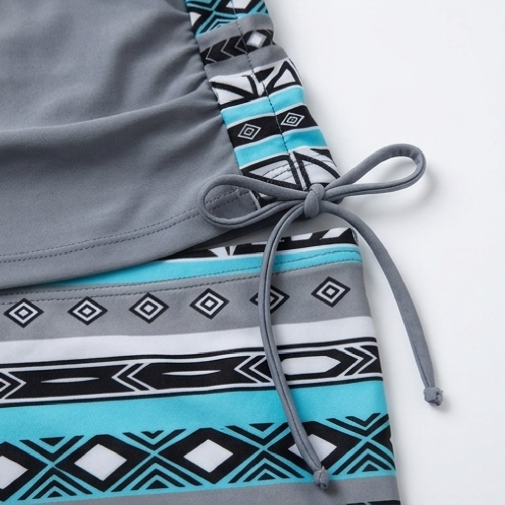 Tankini deux pièces ajustable Moon de Danoir Paris, maillot de bain gris azteque avec design moderne et bretelles réglables.