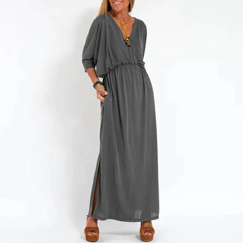 Robe longue vintage Cosima de Danoir Paris en tissu gris clair, élégante et fluide, avec coupe classique et détails raffinés.