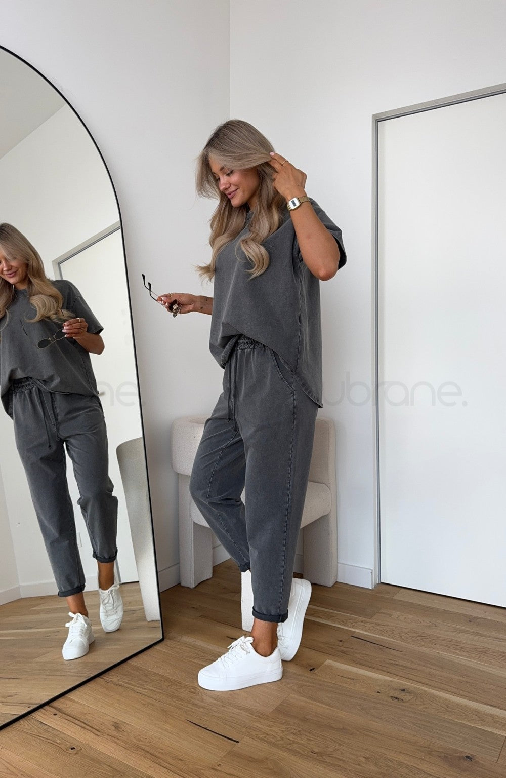 Ensemble coordonné Danoir Paris Eden en gris, costume court confortable pour femme, tissu doux et élégant.
