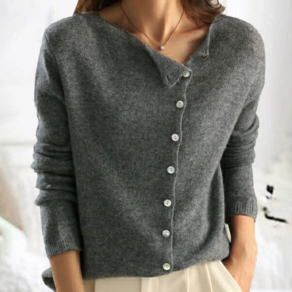 Pull gris élégant Beatrice de Danoir Paris, doux et confortable, porté sur un mannequin.