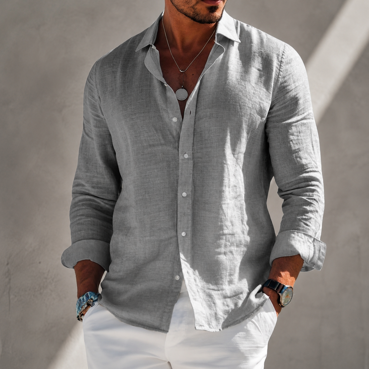 Chemise d'été légère Christophe de Danoir Paris en tissu gris avec col classique et manches courtes.