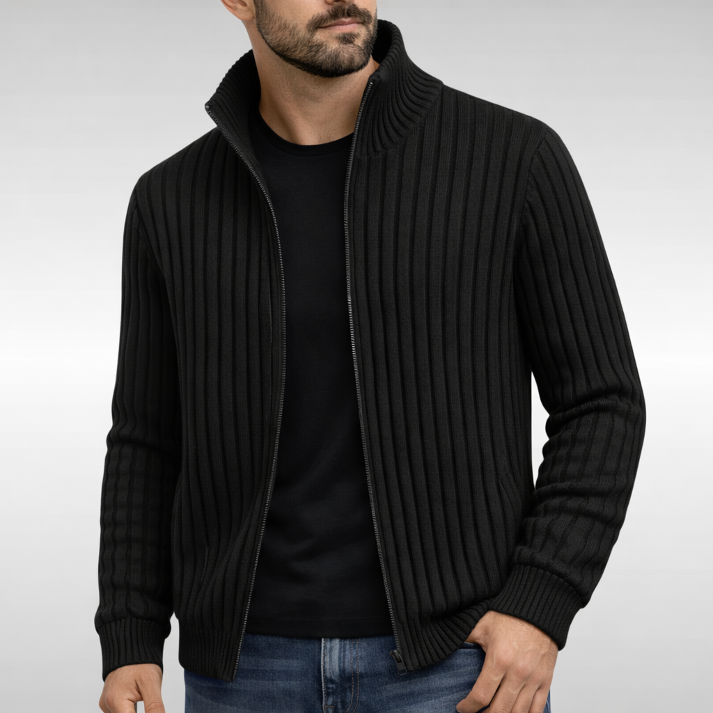 Gilet zippé élégant Danoir Pairs™ gris pour homme, style classique et sophistiqué, porté avec une chemise blanche.