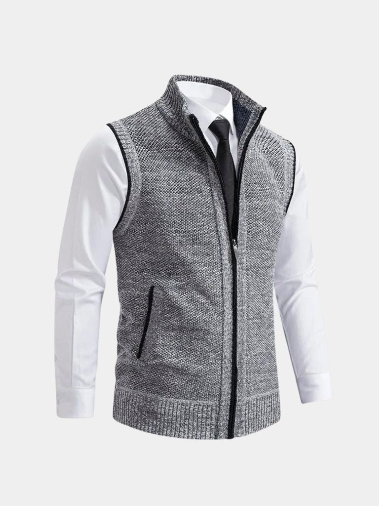 Gilet élégant gris Danoir Paris™ avec fermeture éclair intégrale, porté en détail sur un mannequin.