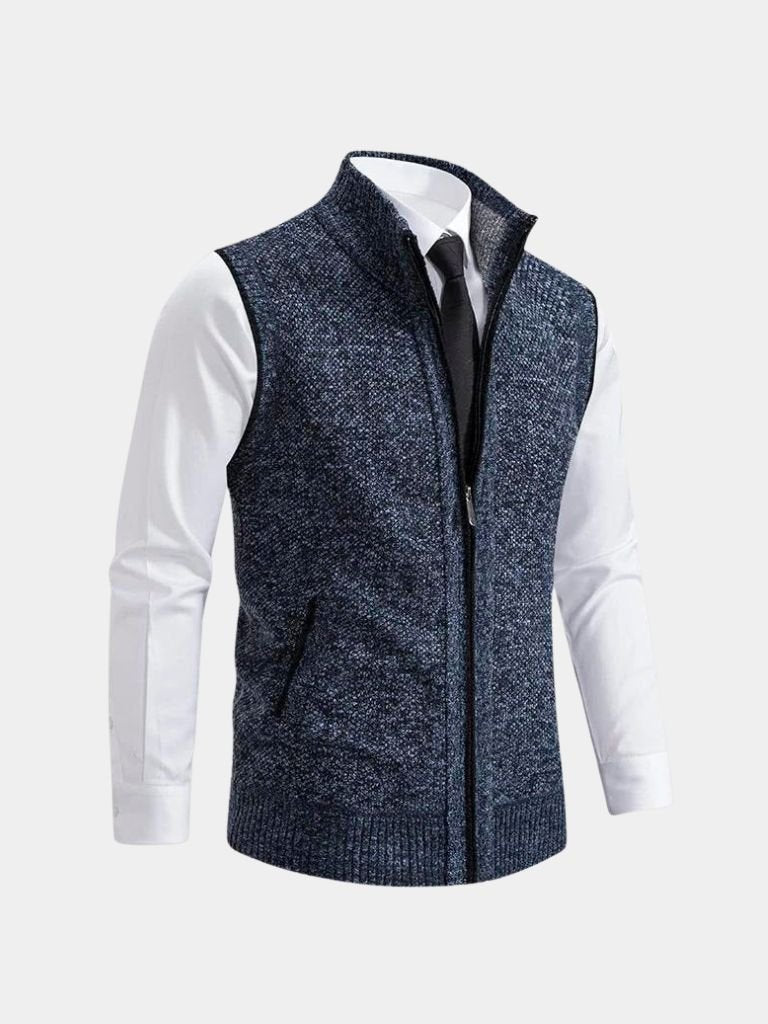 Gilet élégant gris Danoir Paris™ avec fermeture éclair intégrale, porté en style sophistiqué.