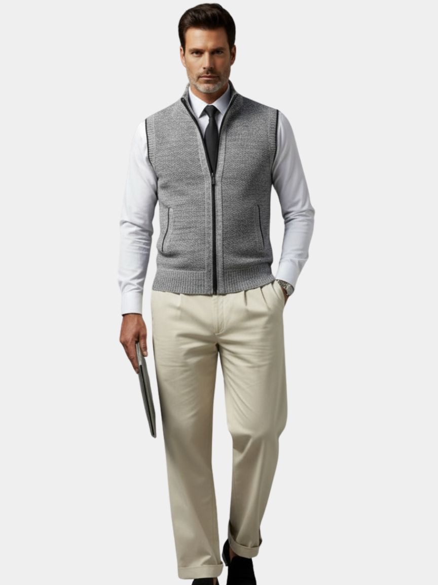 Gilet élégant gris Danoir Paris™ avec fermeture éclair intégrale, porté ouvert ou fermé, tissu léger et moderne.