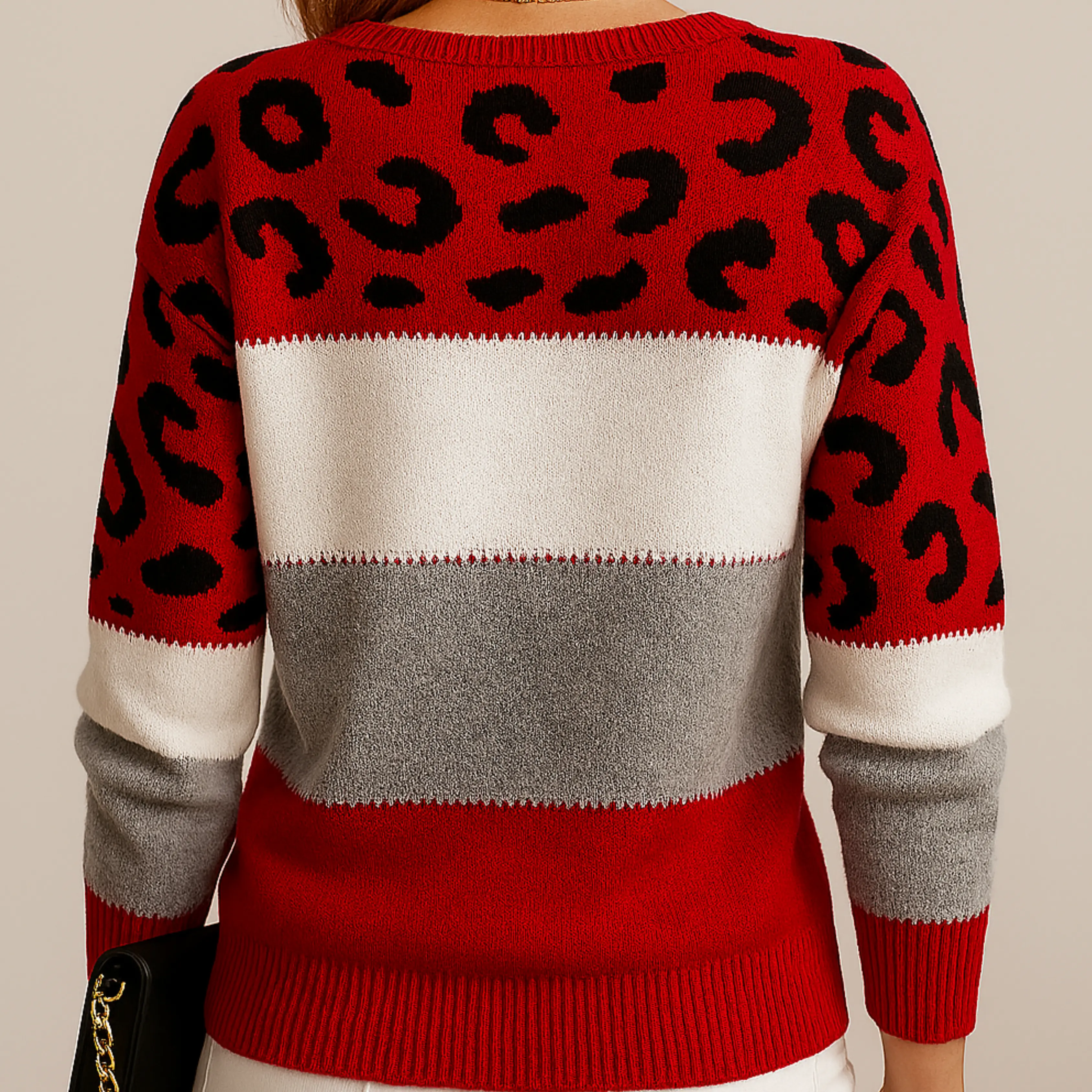 Pull élégant en maille à motif léopard de Danoir Paris, couleur gris, pour un style sophistiqué et tendance.