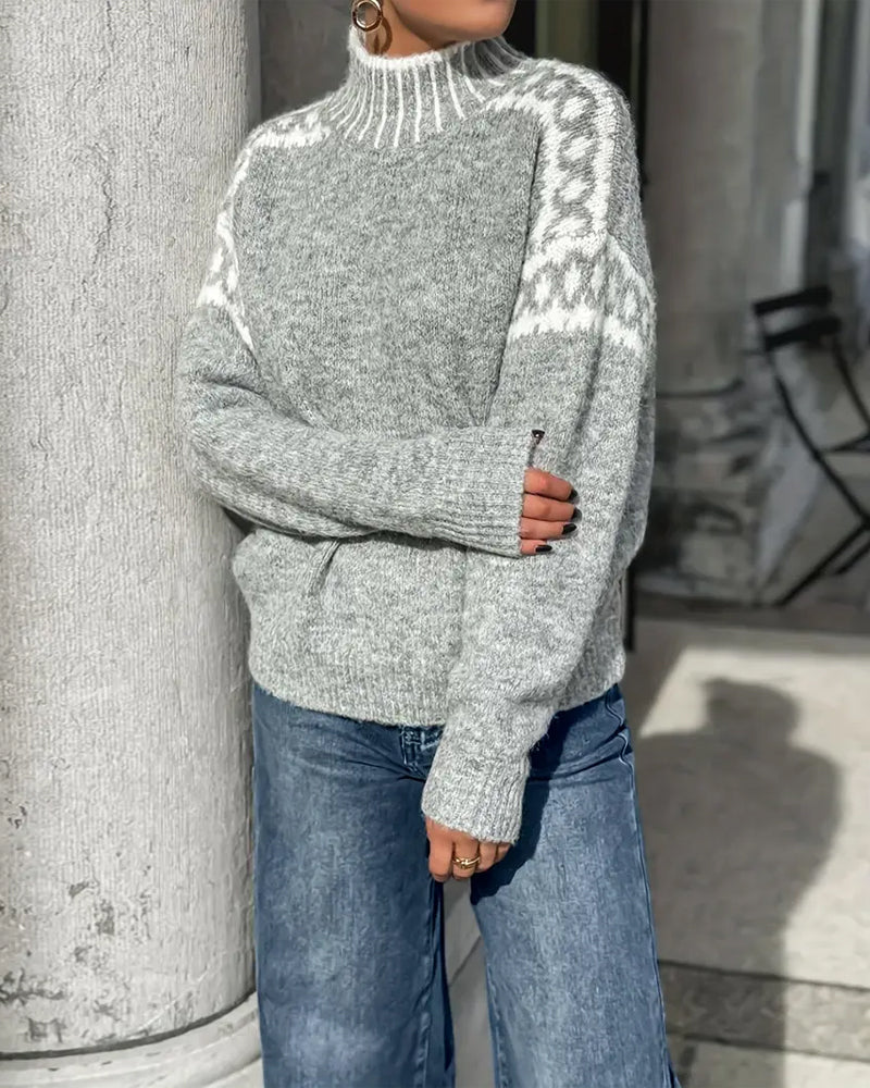 Pull maille gris élégant Elise™ de Danoir Paris, vue de face avec col bateau et manches longues.
