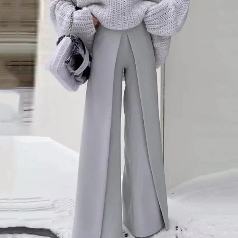 Veste gris Danoir Paris Flavie Élégance Automne/Hiver, détail en tissu doux, coupe sophistiquée pour femmes.