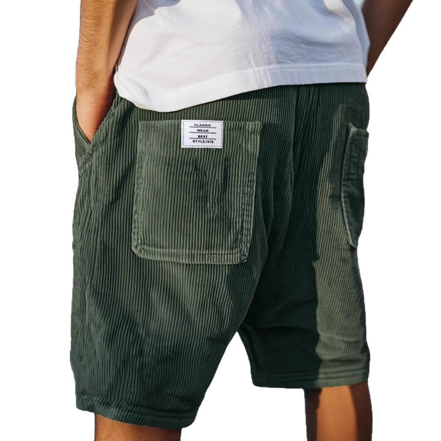 Short velours gris Victor de Danoir Paris, style chic, avec détails élégants, porté en vue de face.
