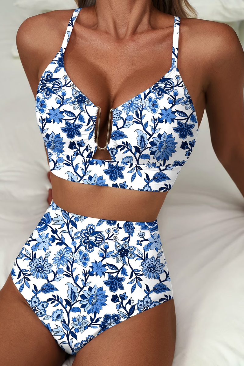Maillot de bain bikini tendance Fenna™ à contrôle du ventre, Danoir Paris, en vert élégant, presque épuisé, vue de face.