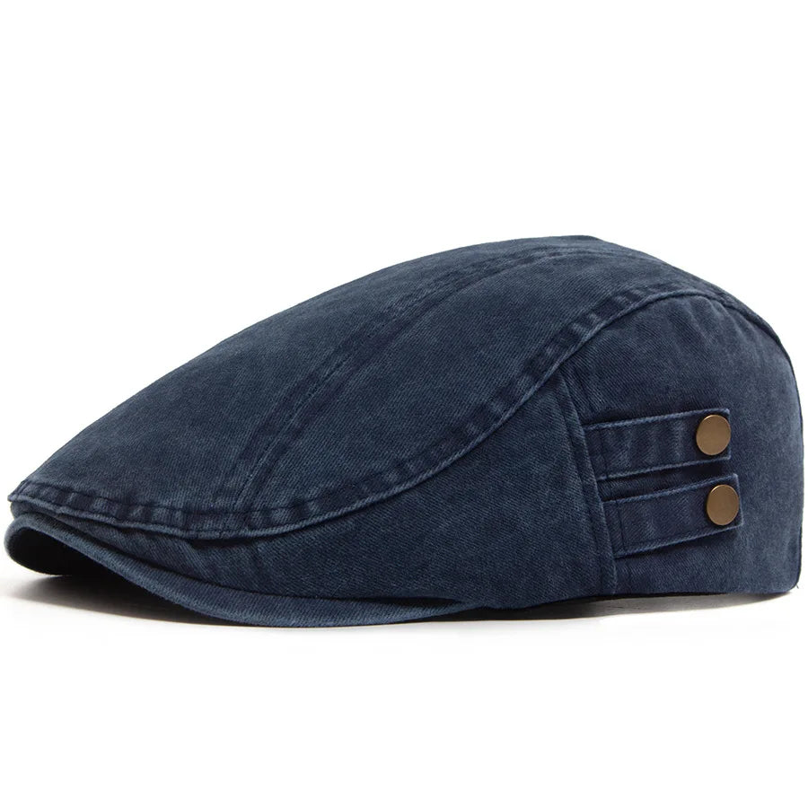 Chapeau vintage pour homme Bloom™ de Danoir Paris, en tissu vert avec design classique, porté sur un modèle.