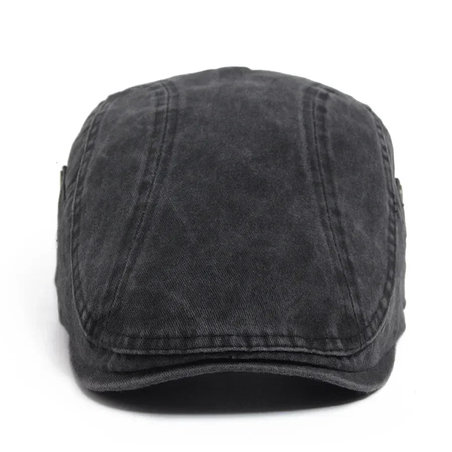 Chapeau vintage pour homme Bloom™ de Danoir Paris, en tissu vert avec style classique, visible sur le modèle.