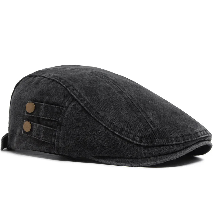 Chapeau vintage pour homme Bloom™ par Danoir Paris, en tissu vert avec style classique, porté sur une tête.