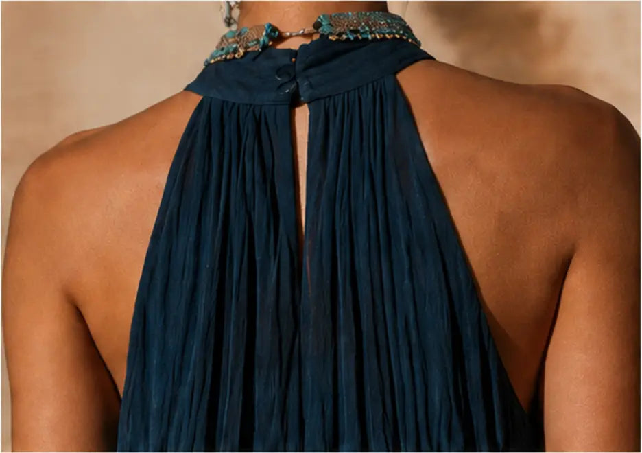 Robe longue halter Danoir Paris Paula avec dégradé de couleurs, silhouette élégante et tissu fluide visible sur l'image.