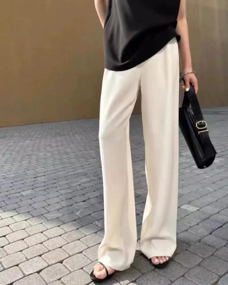 Pantalon Palais Danoir Paris couleur ivoire, élégant, en tissu fluide, vue de face avec détails de couture.