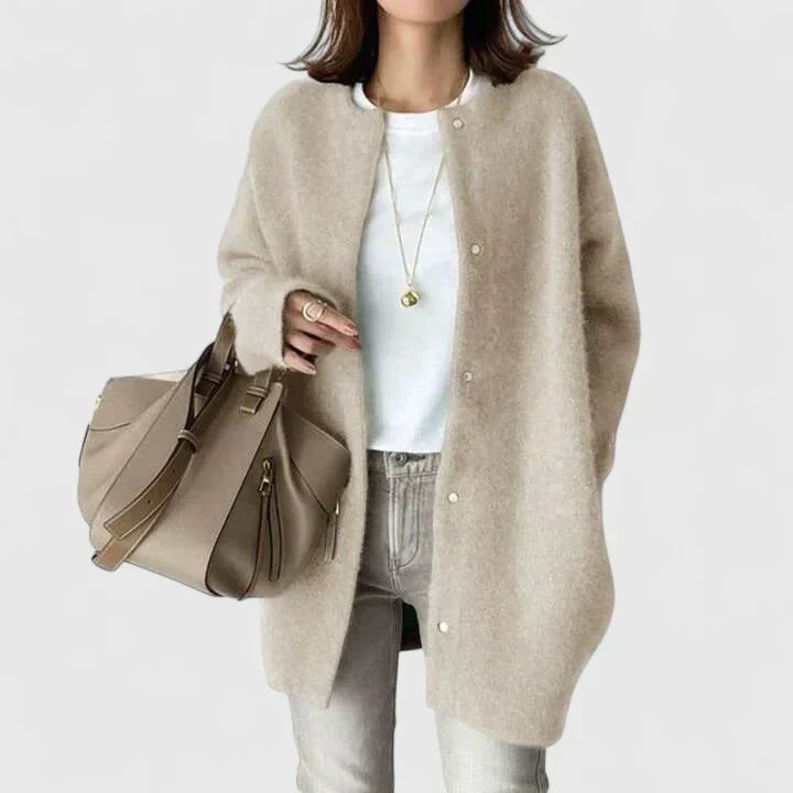 Veste confortable Danoir Paris gris foncé, style thalienne, en tissu doux, adaptée pour un look décontracté et élégant.