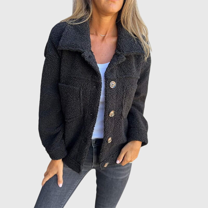 Veste élégante Mila de Danoir Paris en noir, coupe ajustée, détail chic, pour un style sophistiqué.