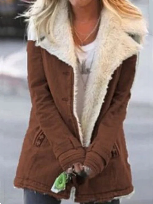 Veste élégante et douillette Danoir Paris Jaz en vert armée, veste en tissu chaud et confortablen pour femme.