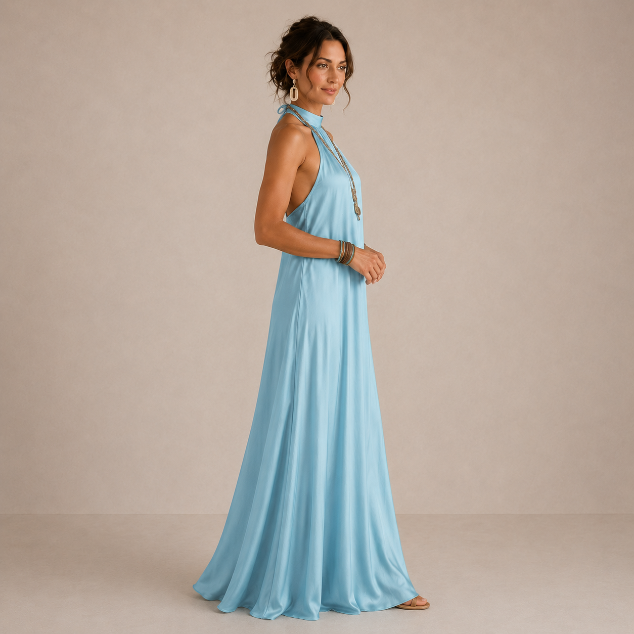 Robe longue maxi bleu clair Danoir Paris ALINA, style élégant avec détails raffinés, portée décontractée ou habillée.