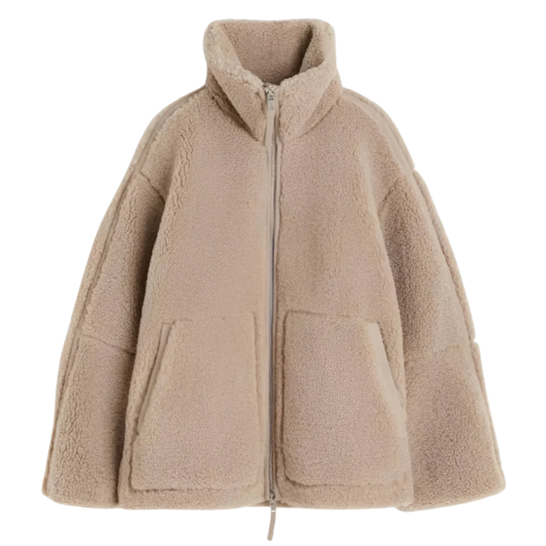 Veste d'hiver douce et chaude Anastasia de Danoir Paris, en brun clair, veste en tissu épais pour le froid.