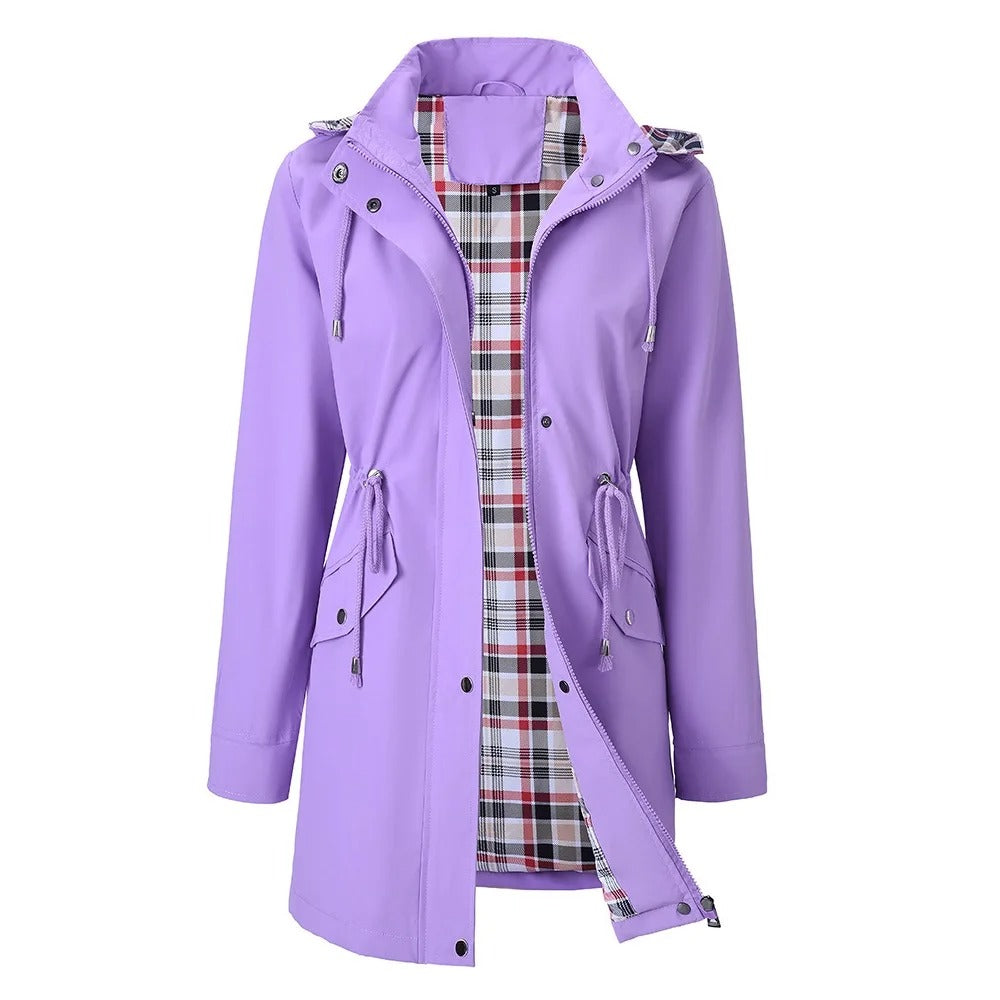 Veste de pluie 3-en-1 Carlotta de Danoir Paris, imperméable avec capuche amovible, veste noire pour femmes.