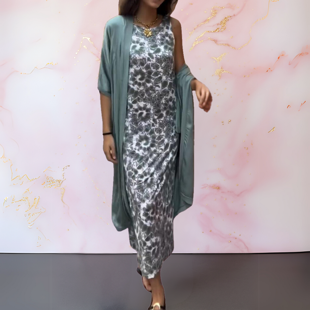 Robe maxi jaune élégante Melanie de Danoir Paris avec coupe fluide et détails sophistiqués, portée sur mannequin.