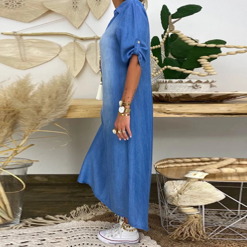 Robe longue détente en denim Lea de Danoir Paris, style décontracté avec coupe fluide et détails modernes.