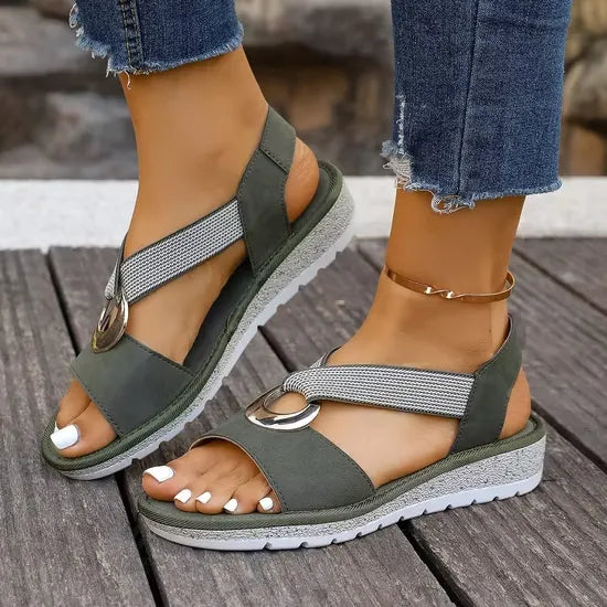 Sandales Luna Côtières Danoir Paris en kaki, vue de côté, avec semelle en caoutchouc et design élégant pour l'été.