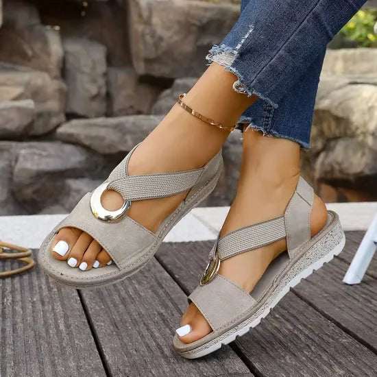 Sandales Luna Côtières de Danoir Paris en kaki, vues en gros plan montrant la semelle et le design élégant.