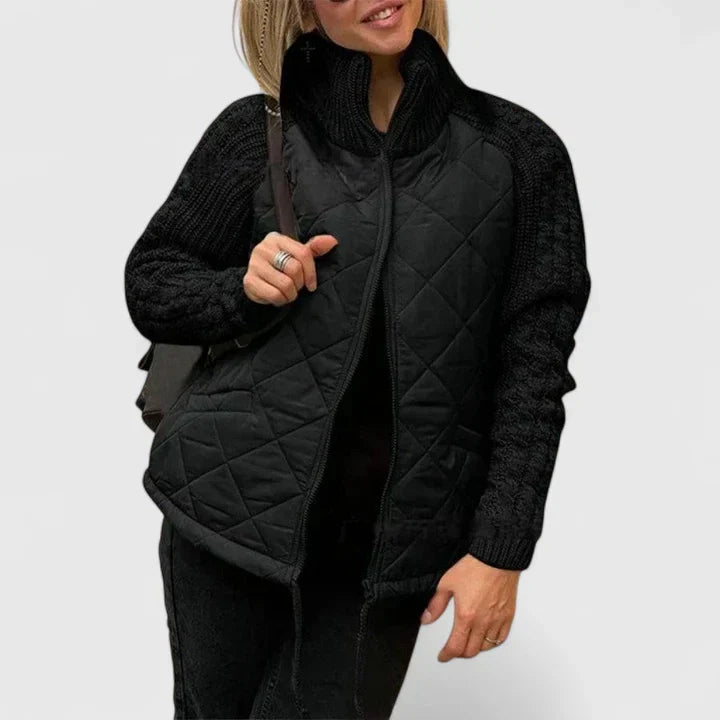 Veste élégante Havirae de Danoir Paris en kaki avec coupe sophistiquée, tissu chic et détails modernes.