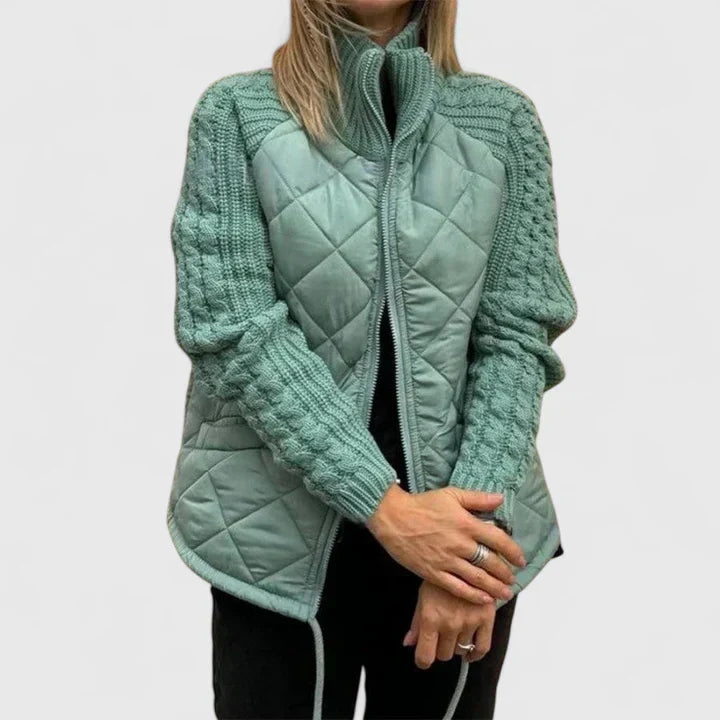 Veste élégante Havirae Danoir Paris en kaki, vue de face, tissu chic et coupe moderne pour femmes.