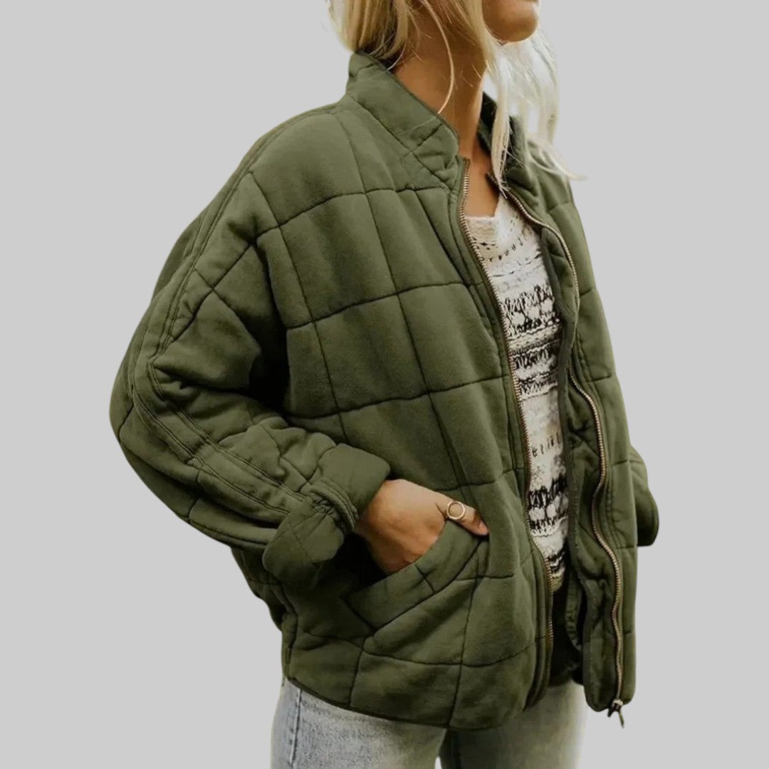Veste matelassée oversize Josiane™ de Danoir Paris en kaki, style élégant et confortable, vue de face.